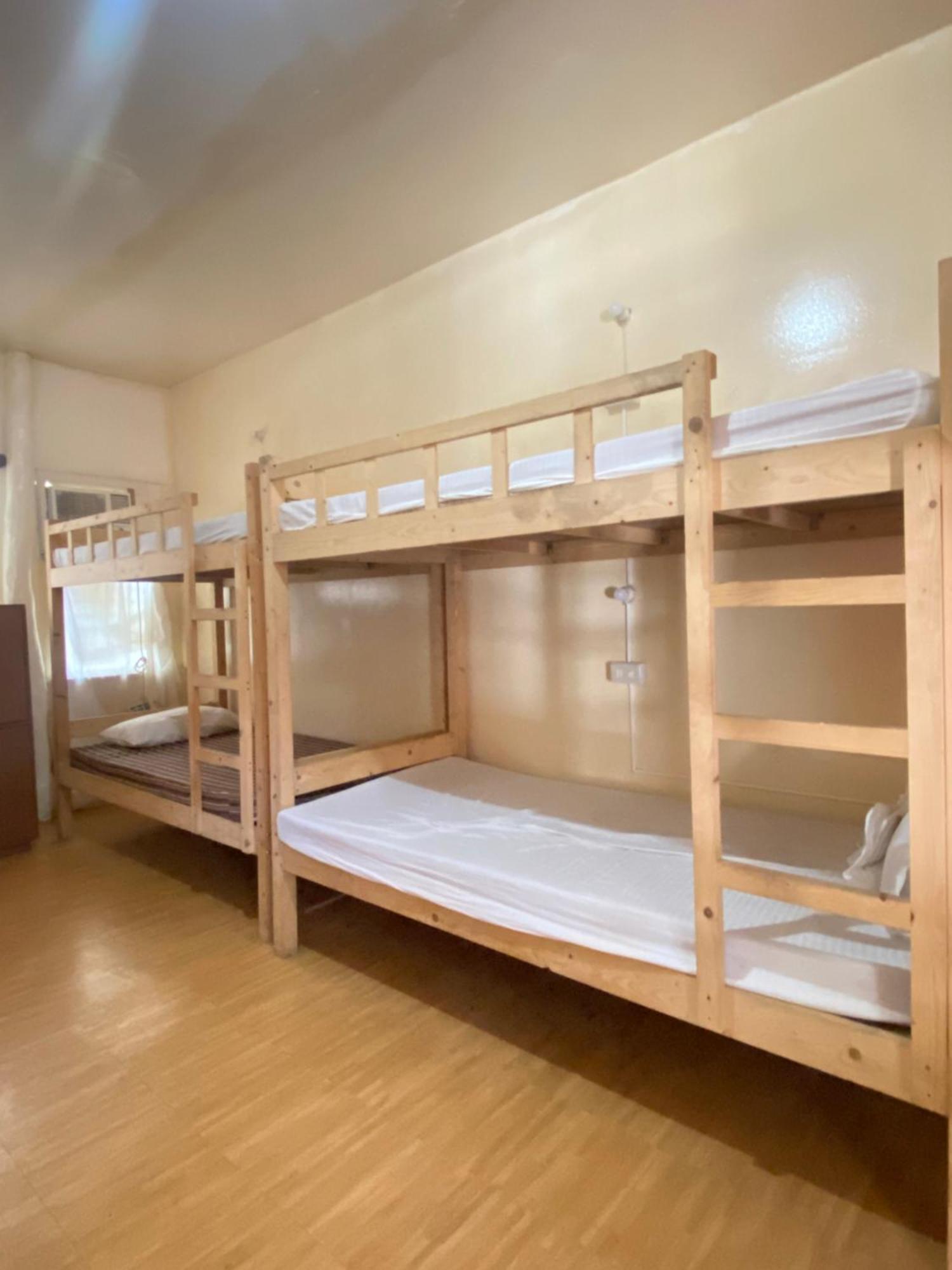 Coron Town Traveller'S Dormitory Exterior photo