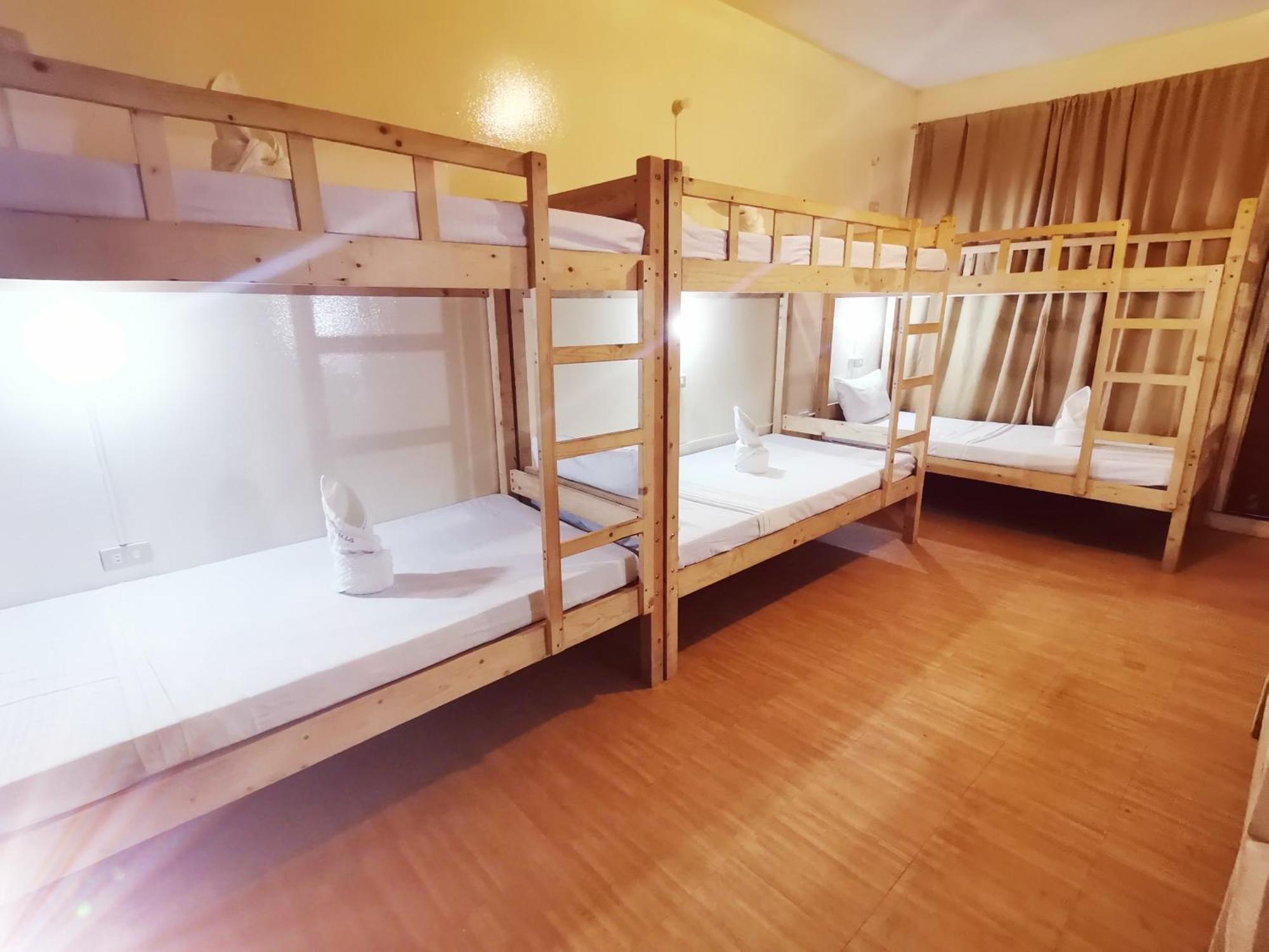 Coron Town Traveller'S Dormitory Exterior photo