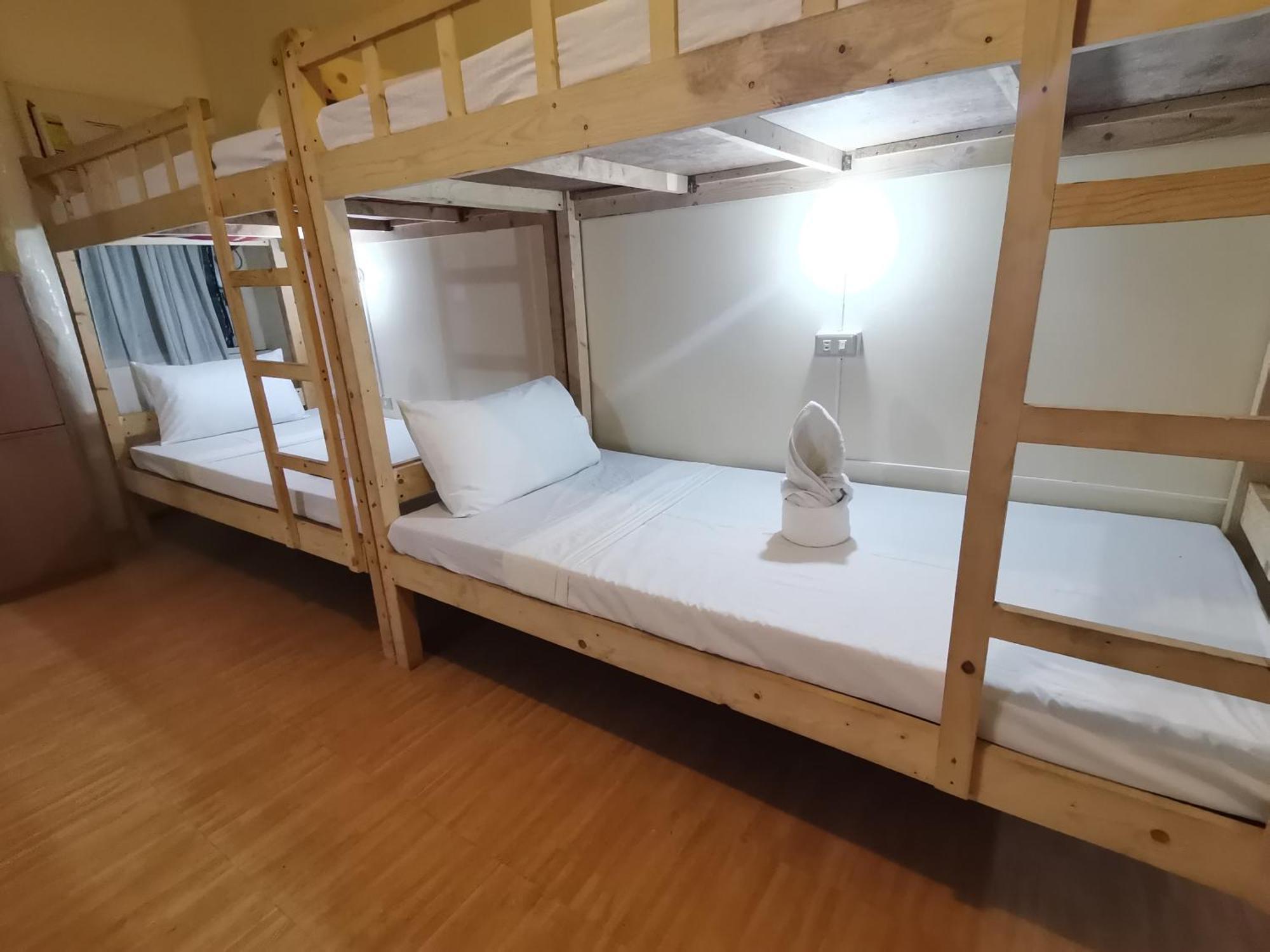Coron Town Traveller'S Dormitory Exterior photo