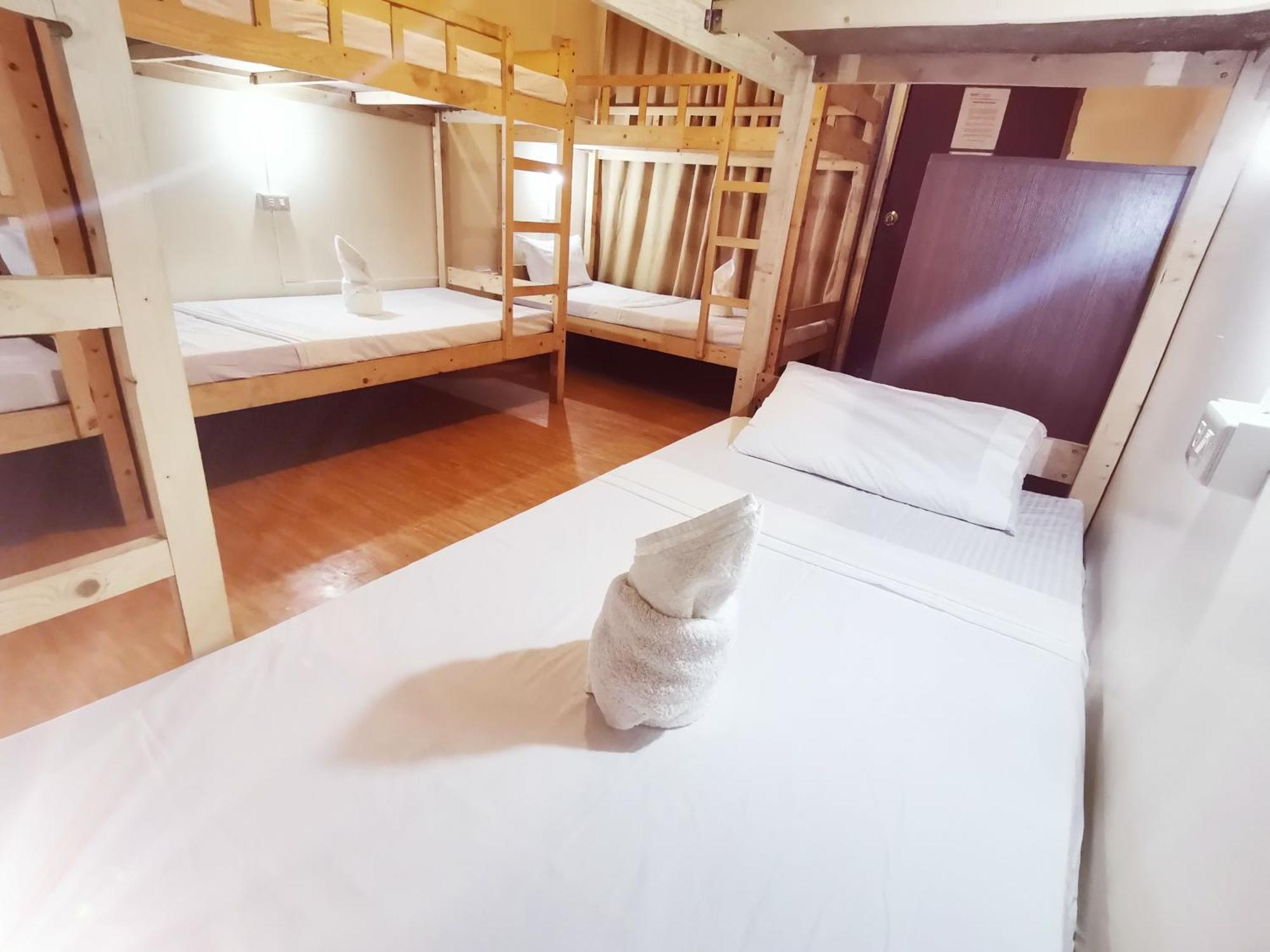 Coron Town Traveller'S Dormitory Exterior photo