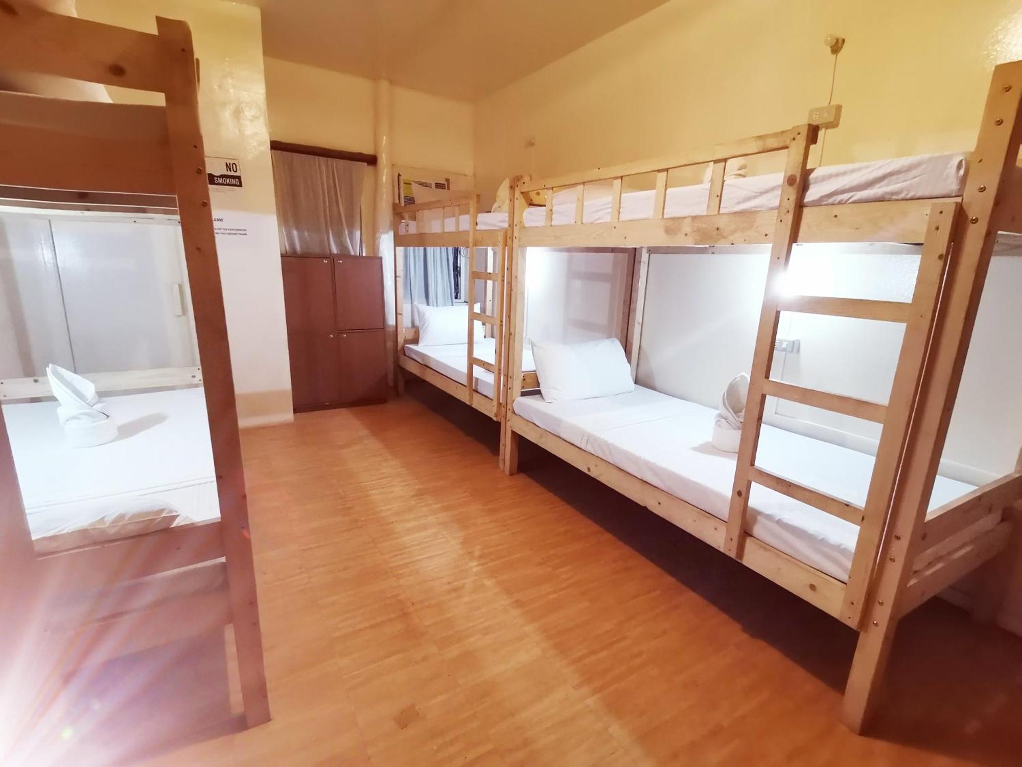 Coron Town Traveller'S Dormitory Exterior photo