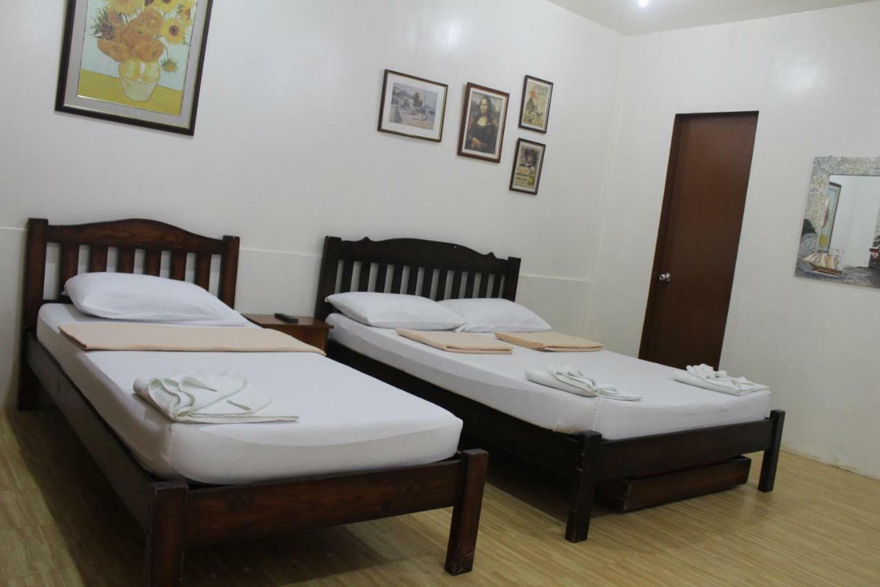 Coron Town Traveller'S Dormitory Exterior photo