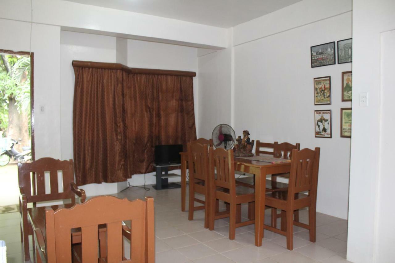 Coron Town Traveller'S Dormitory Exterior photo