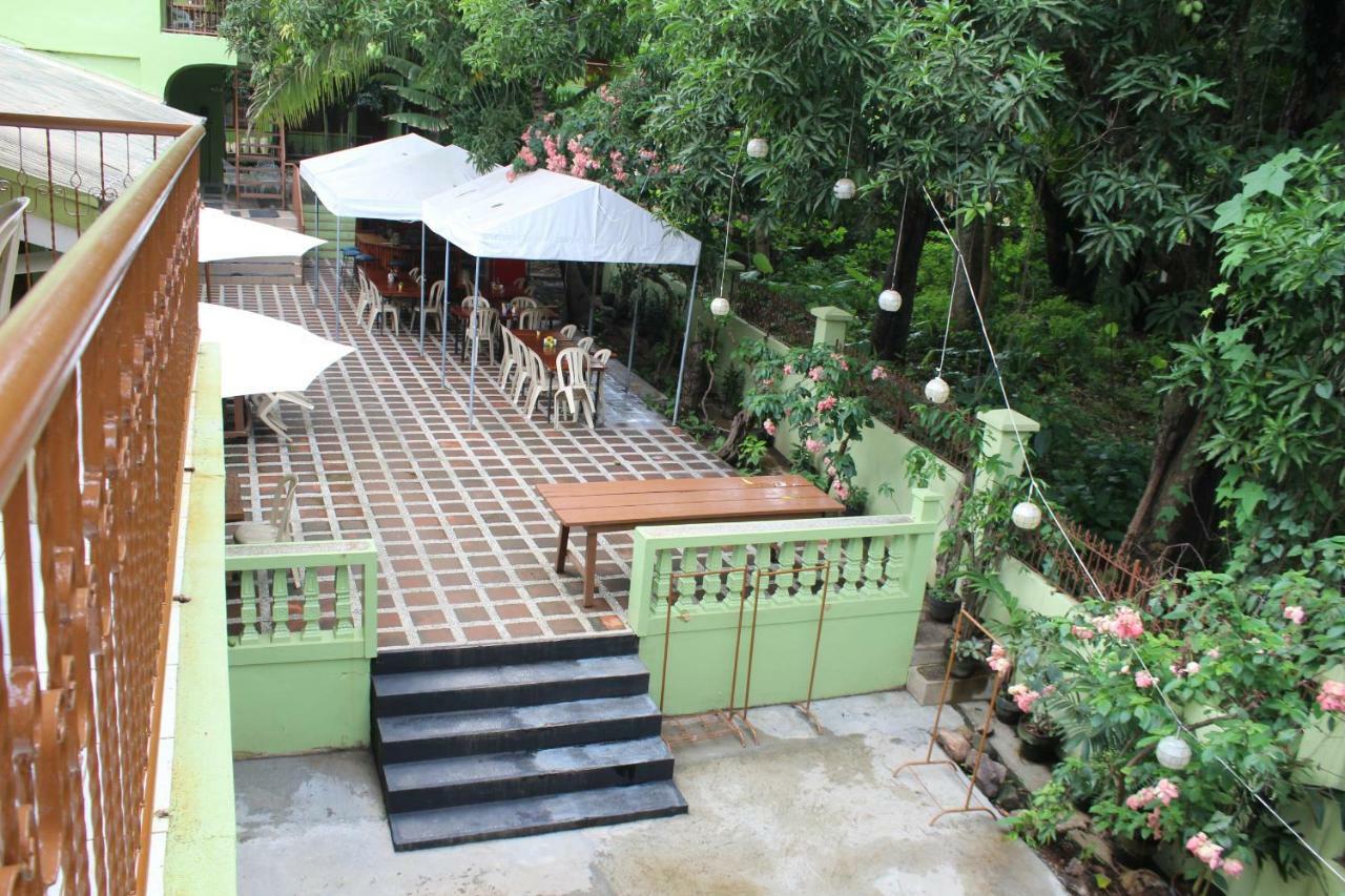 Coron Town Traveller'S Dormitory Exterior photo