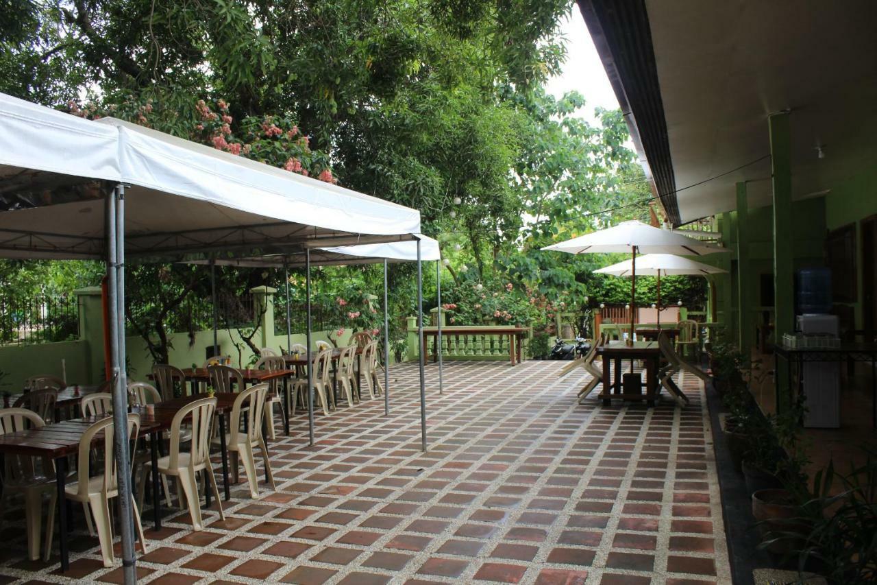 Coron Town Traveller'S Dormitory Exterior photo