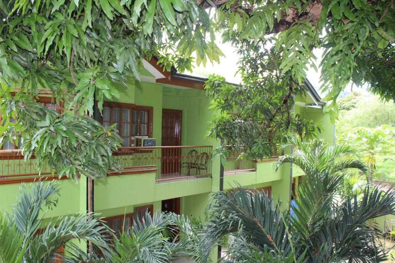 Coron Town Traveller'S Dormitory Exterior photo