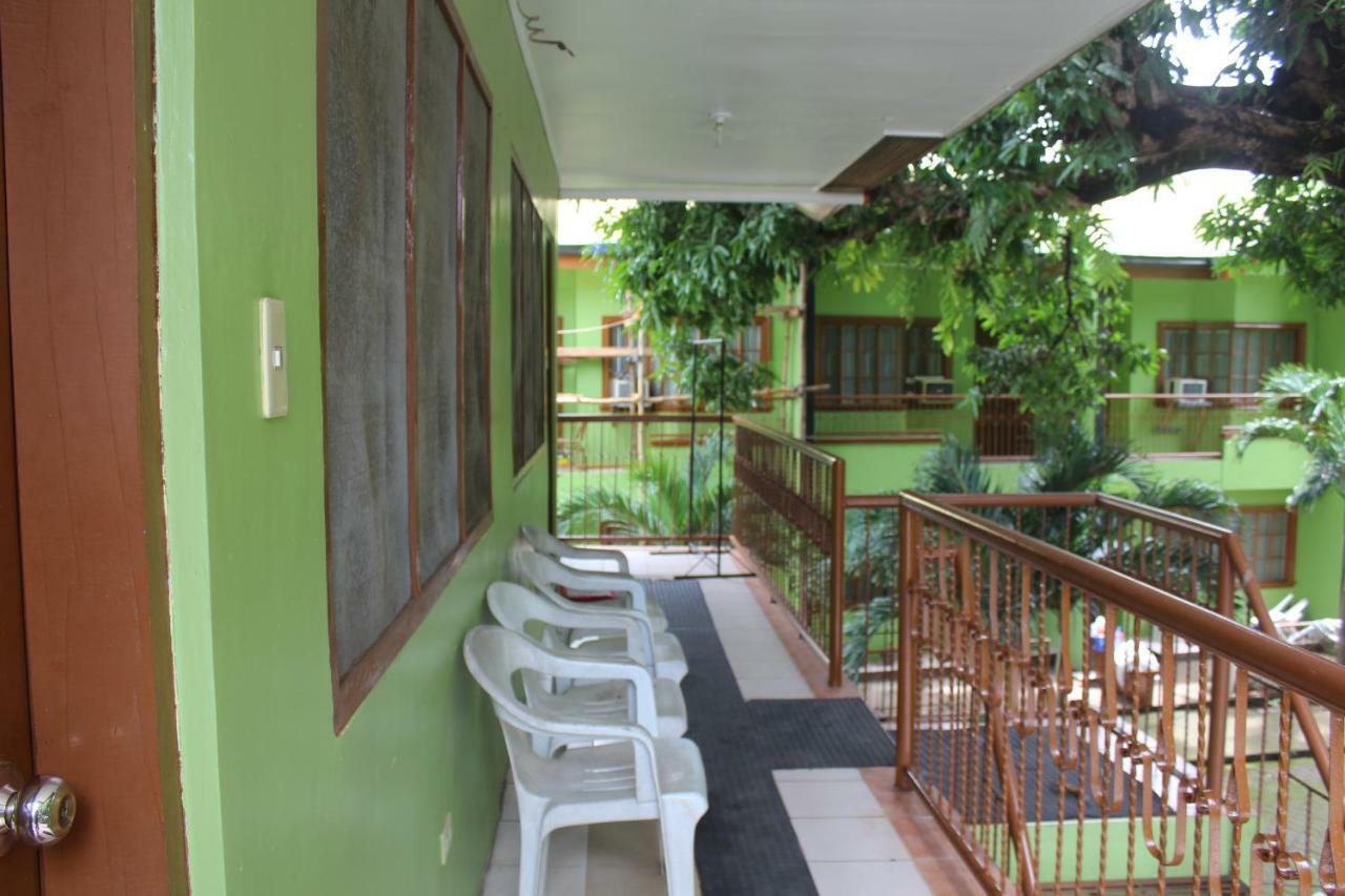 Coron Town Traveller'S Dormitory Exterior photo