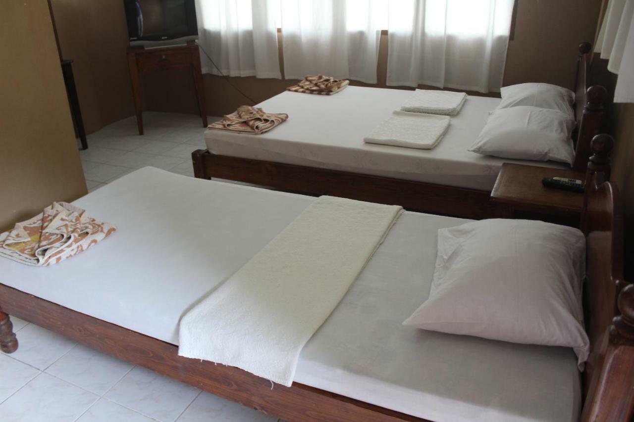 Coron Town Traveller'S Dormitory Exterior photo
