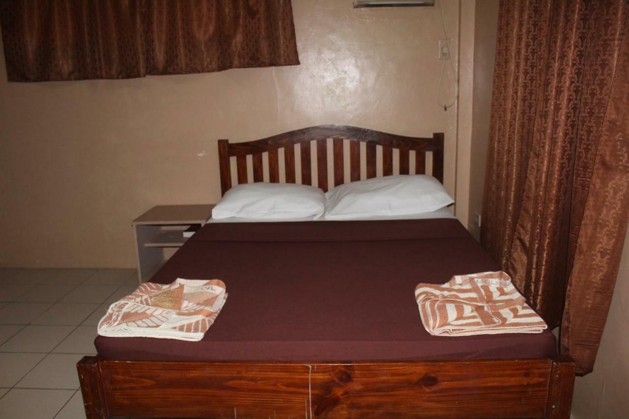 Coron Town Traveller'S Dormitory Exterior photo