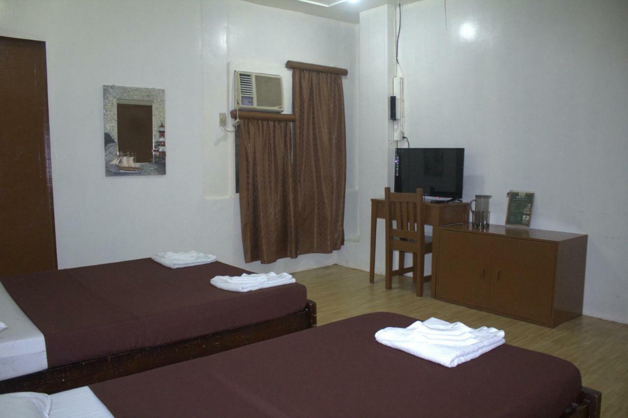 Coron Town Traveller'S Dormitory Exterior photo