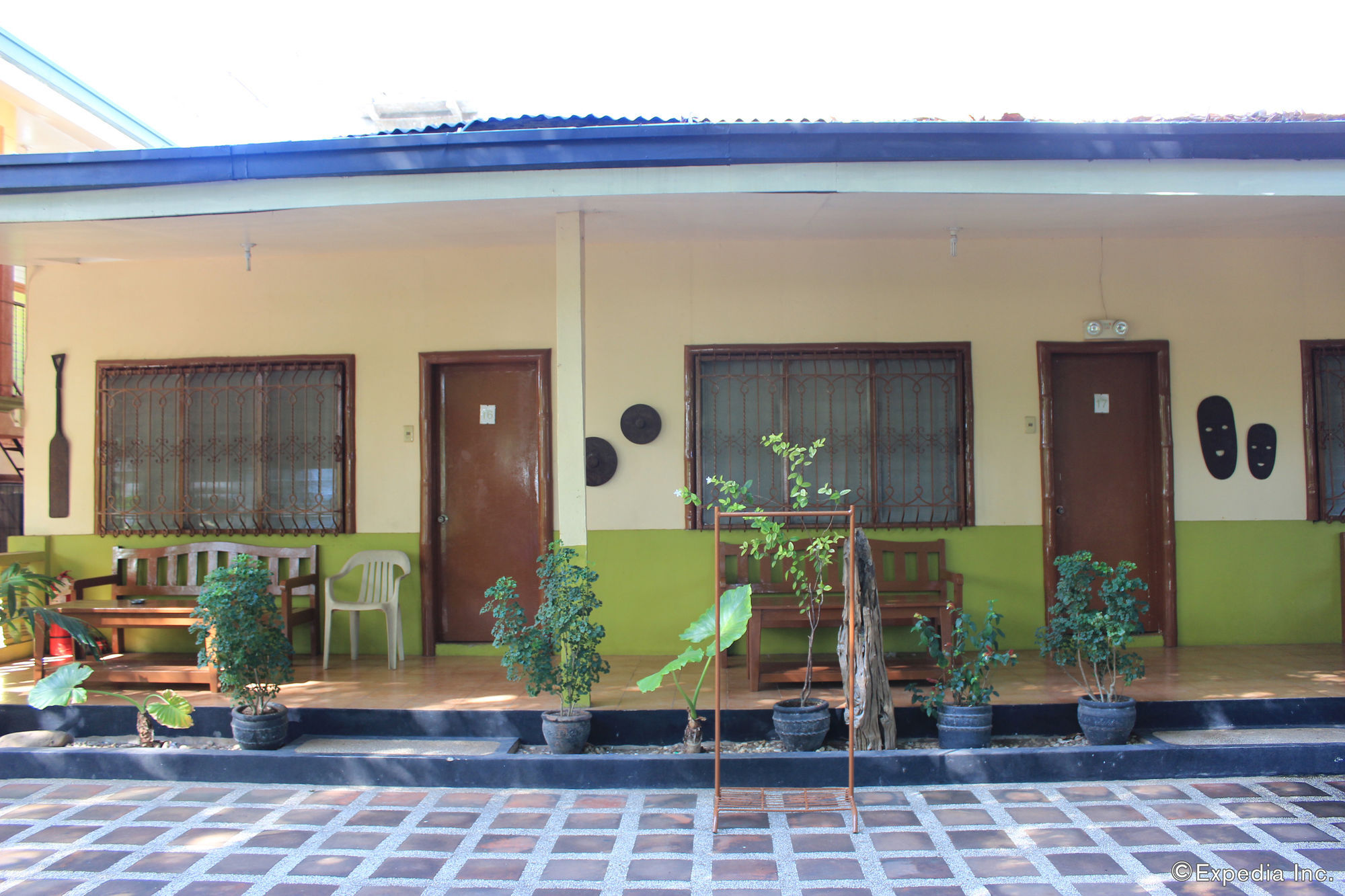 Coron Town Traveller'S Dormitory Exterior photo