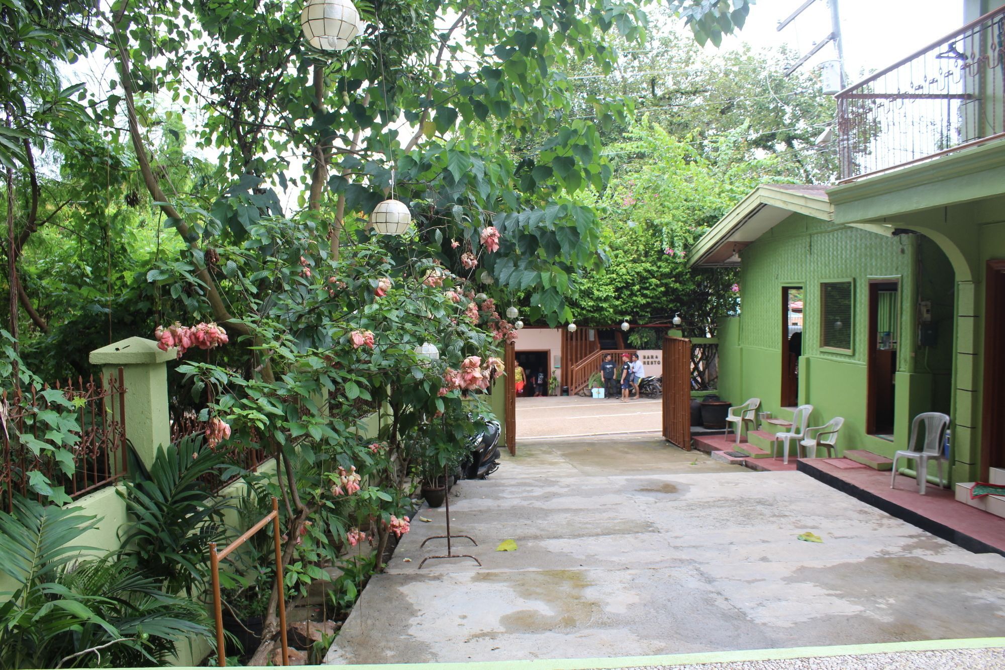 Coron Town Traveller'S Dormitory Exterior photo