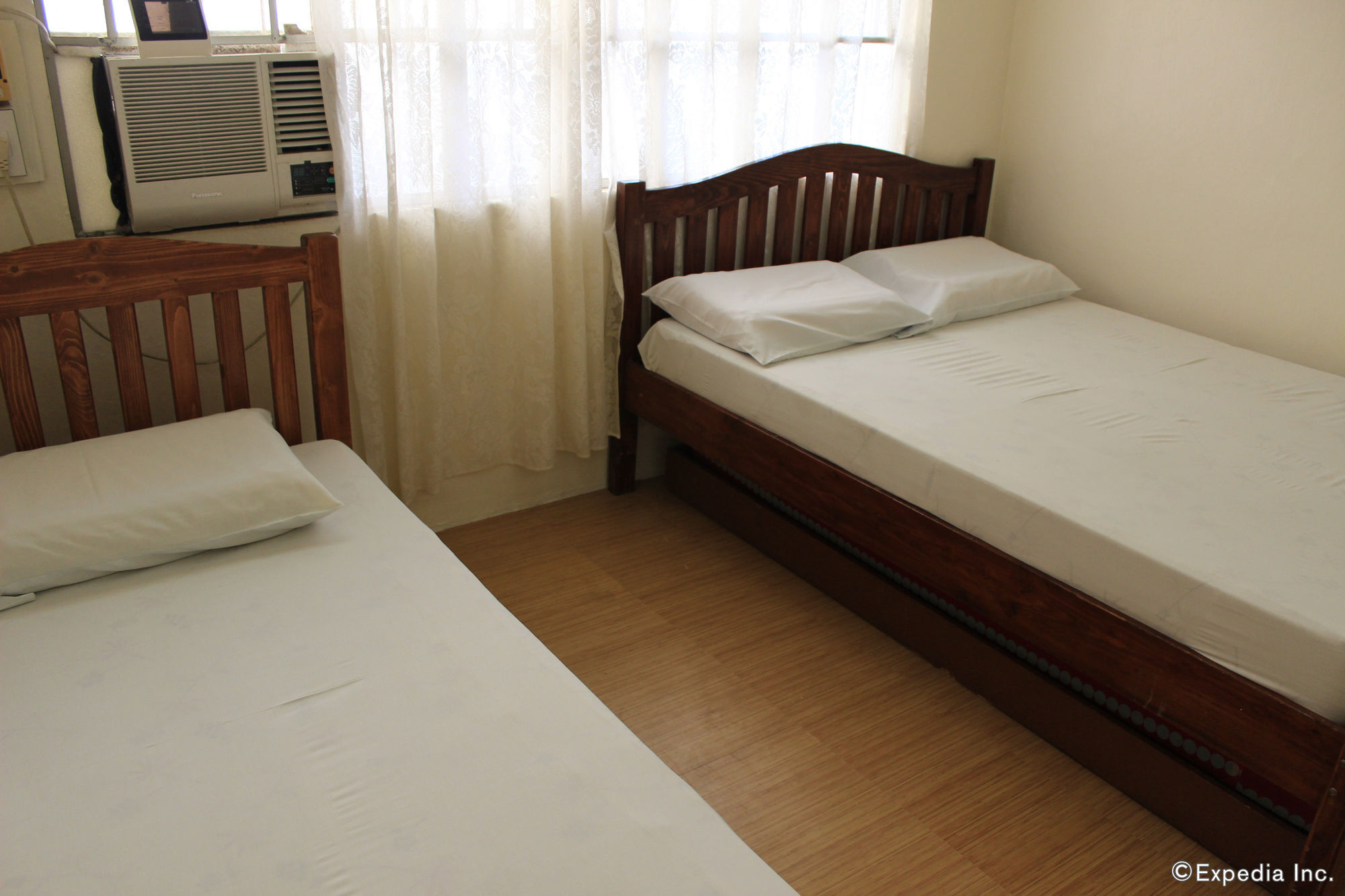 Coron Town Traveller'S Dormitory Exterior photo